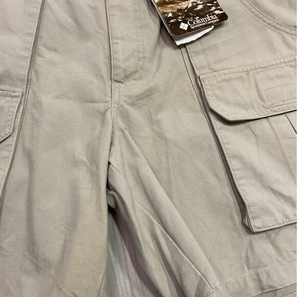 Columbia Khaki Shorts - Picture 5 of 5